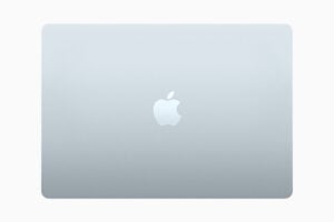 애플 로고가 있는 실버 맥북 노트북