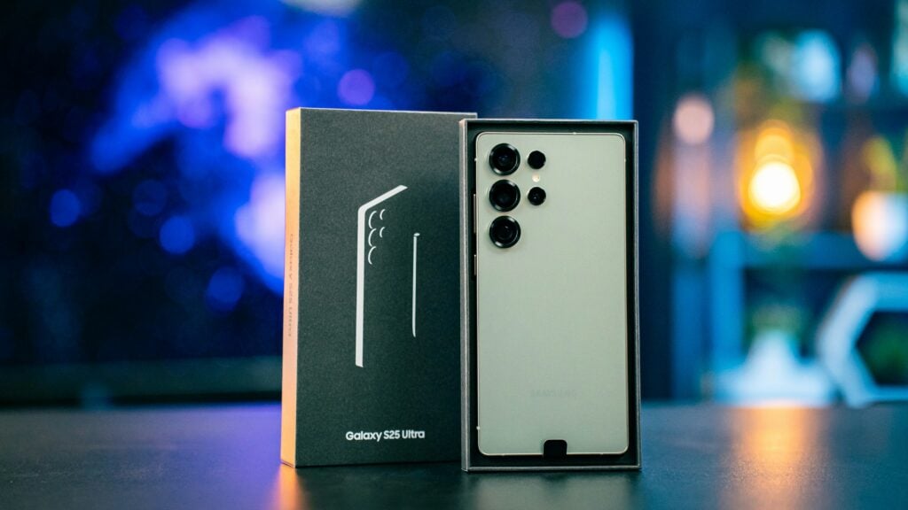 갤럭시 S25 울트라 박스와 제품
