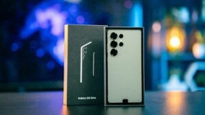 갤럭시 S25 울트라 박스와 제품